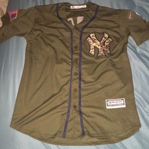 Aaron Judge solute to service jersey .